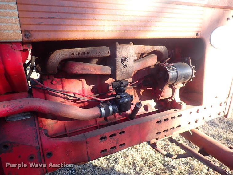 image for item DQ3871 1960 International Harvester McCormick Farmall 460  tractor