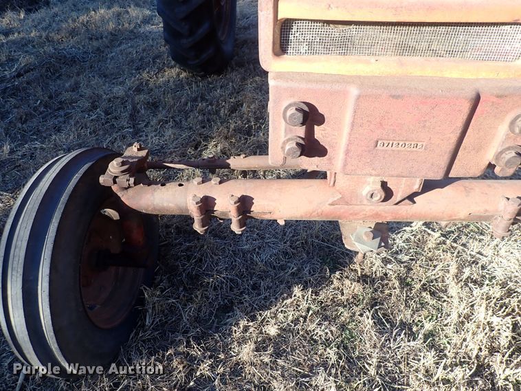 image for item DQ3871 1960 International Harvester McCormick Farmall 460  tractor