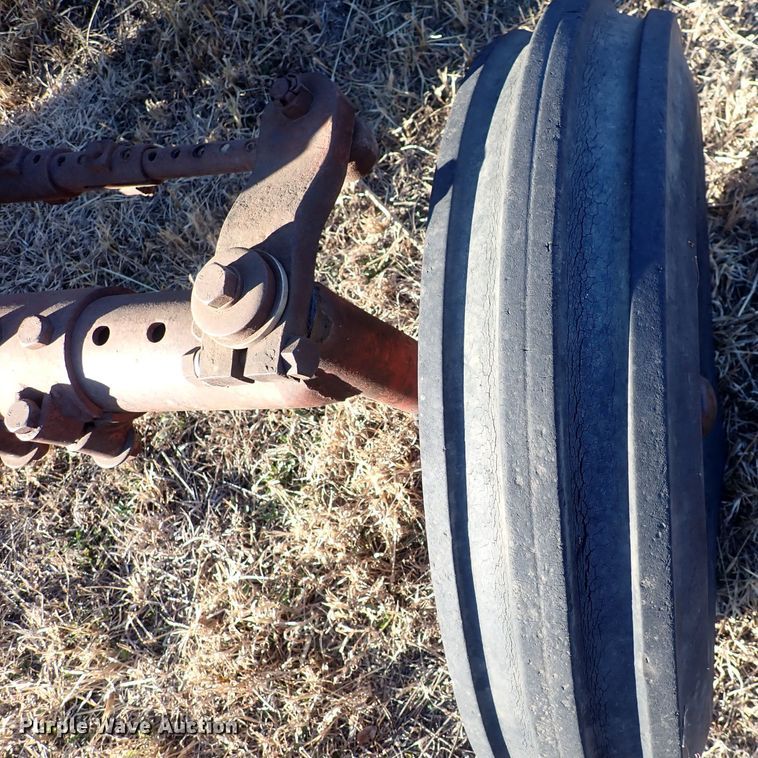 image for item DQ3871 1960 International Harvester McCormick Farmall 460  tractor