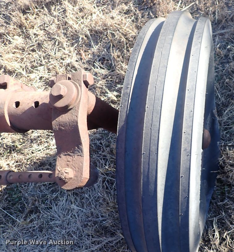 image for item DQ3871 1960 International Harvester McCormick Farmall 460  tractor