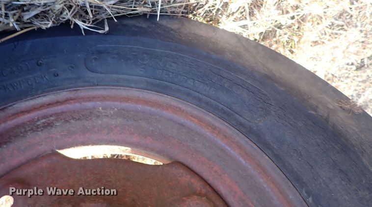 image for item DQ3871 1960 International Harvester McCormick Farmall 460  tractor