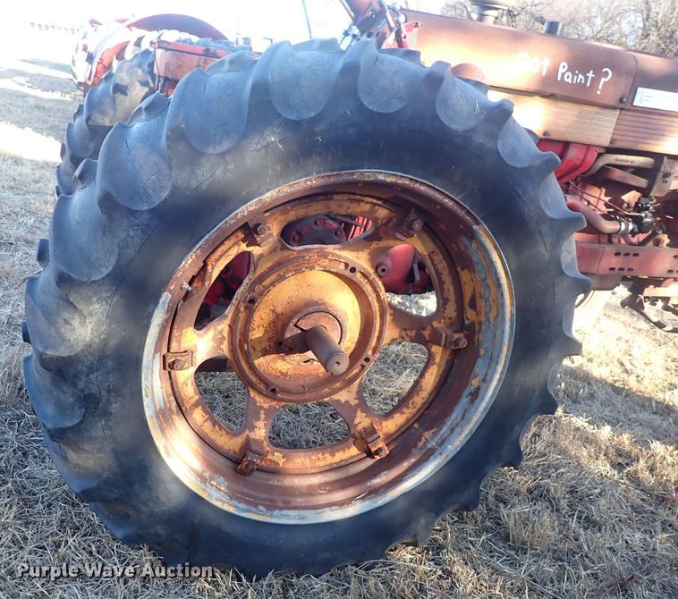 image for item DQ3871 1960 International Harvester McCormick Farmall 460  tractor