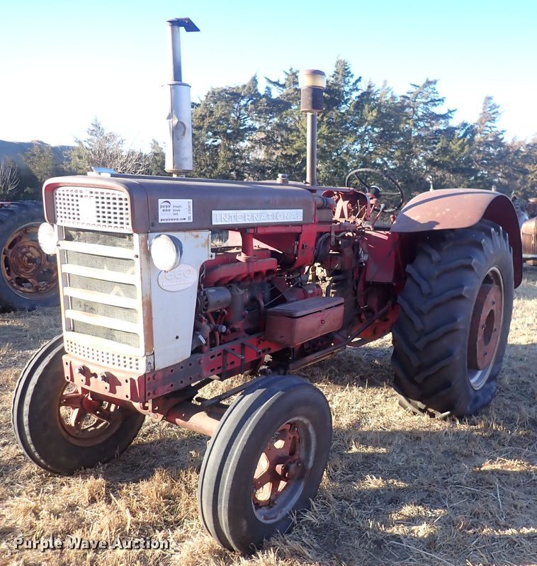 image for item DQ3872 International 660  tractor