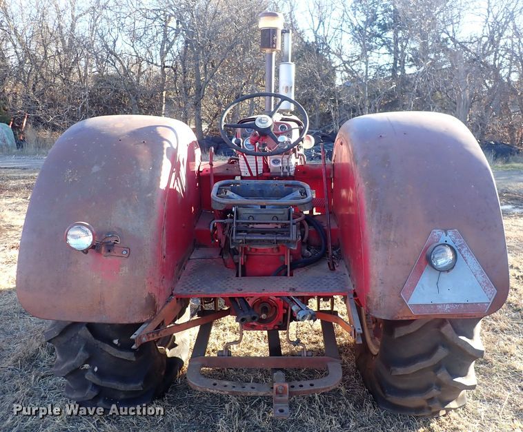 image for item DQ3872 International 660  tractor