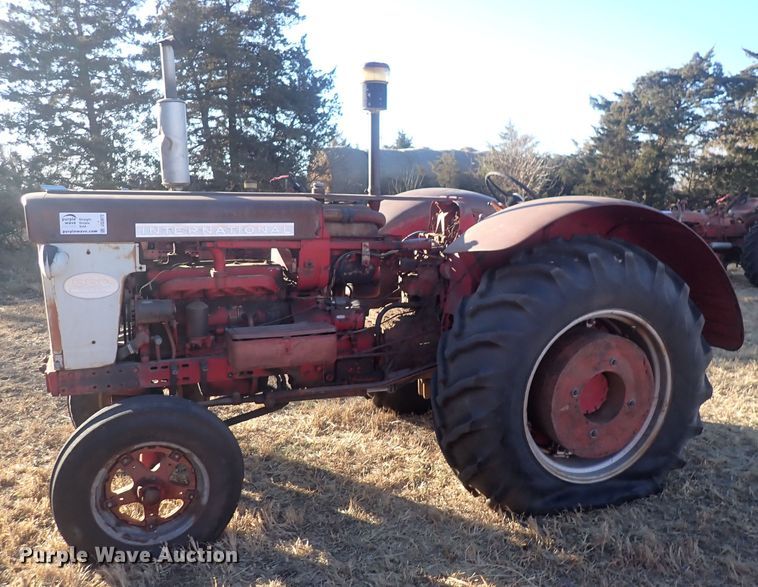 image for item DQ3872 International 660  tractor