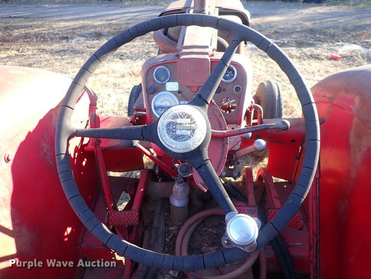 image for item DQ3872 International 660  tractor