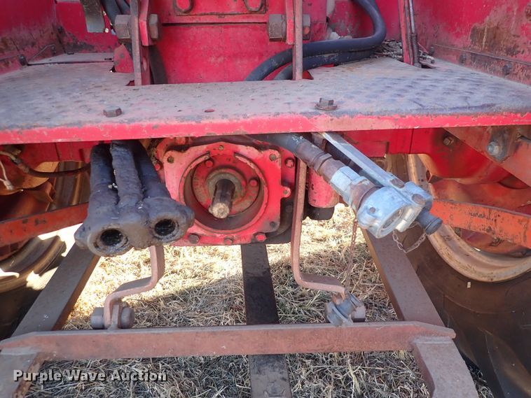 image for item DQ3872 International 660  tractor