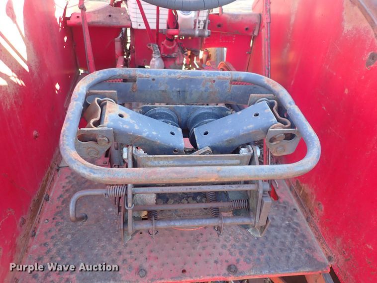 image for item DQ3872 International 660  tractor