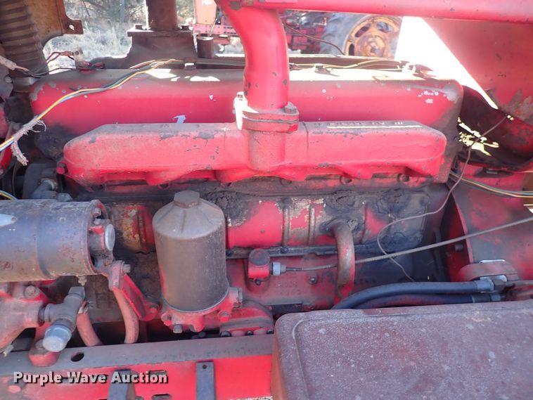 image for item DQ3872 International 660  tractor