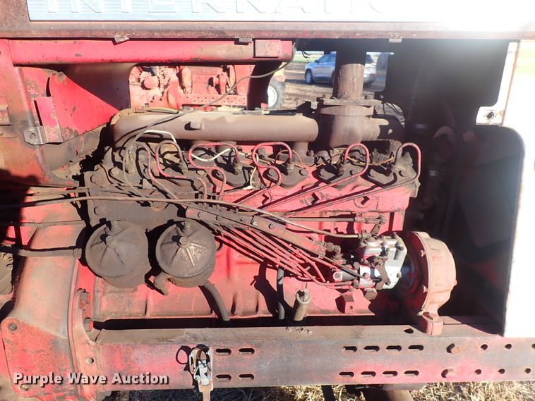 image for item DQ3872 International 660  tractor