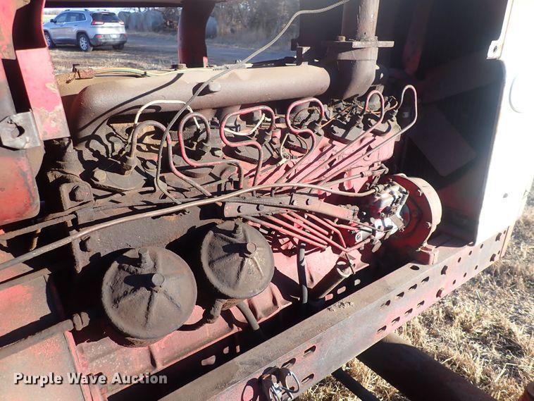 image for item DQ3872 International 660  tractor