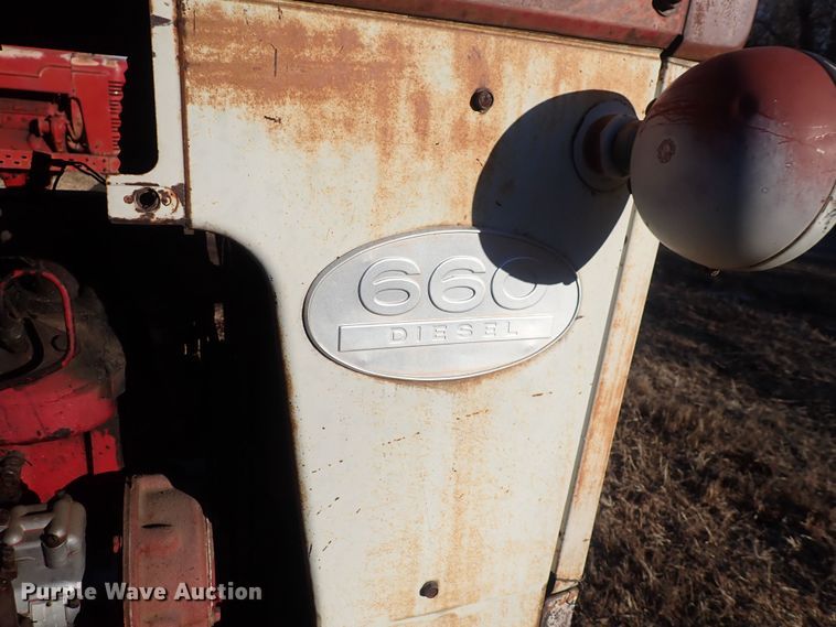 image for item DQ3872 International 660  tractor