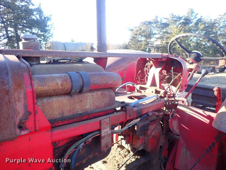 image for item DQ3872 International 660  tractor