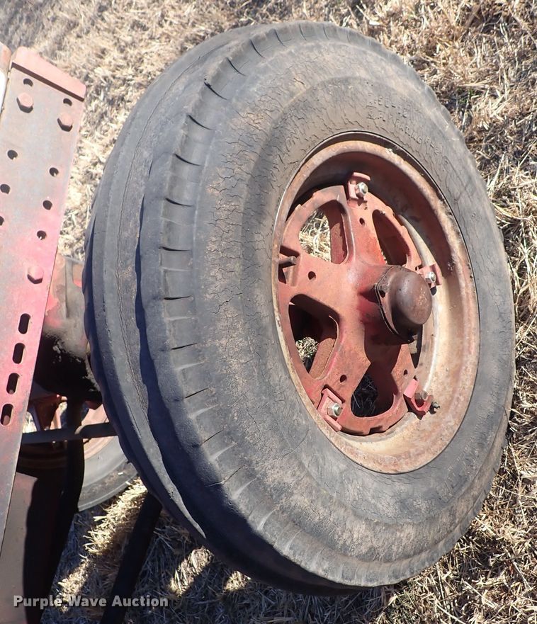 image for item DQ3872 International 660  tractor