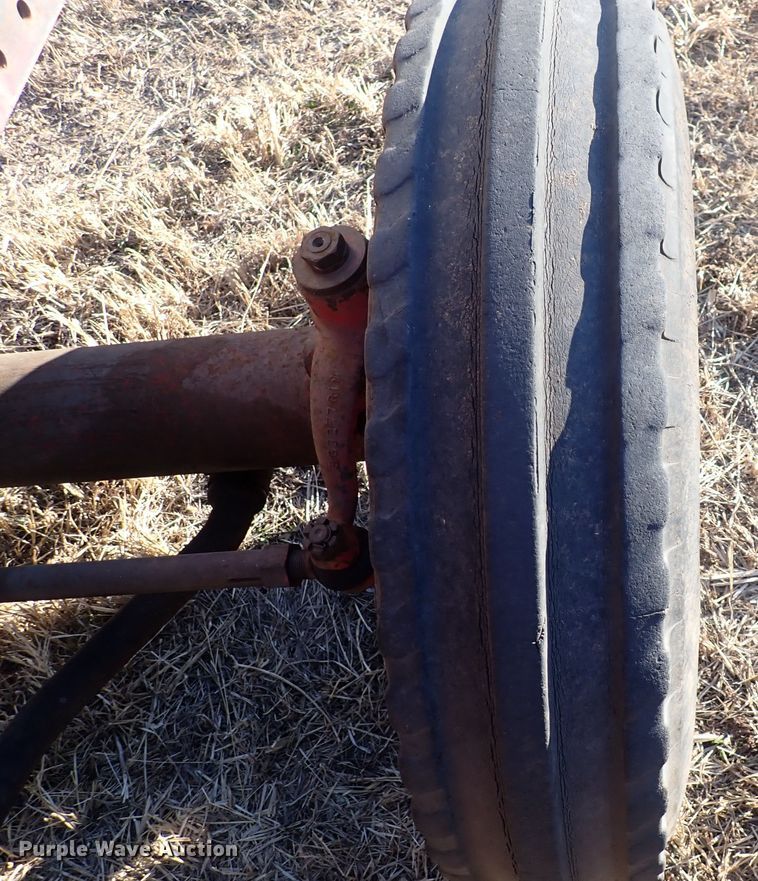 image for item DQ3872 International 660  tractor