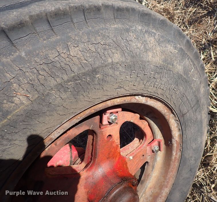 image for item DQ3872 International 660  tractor