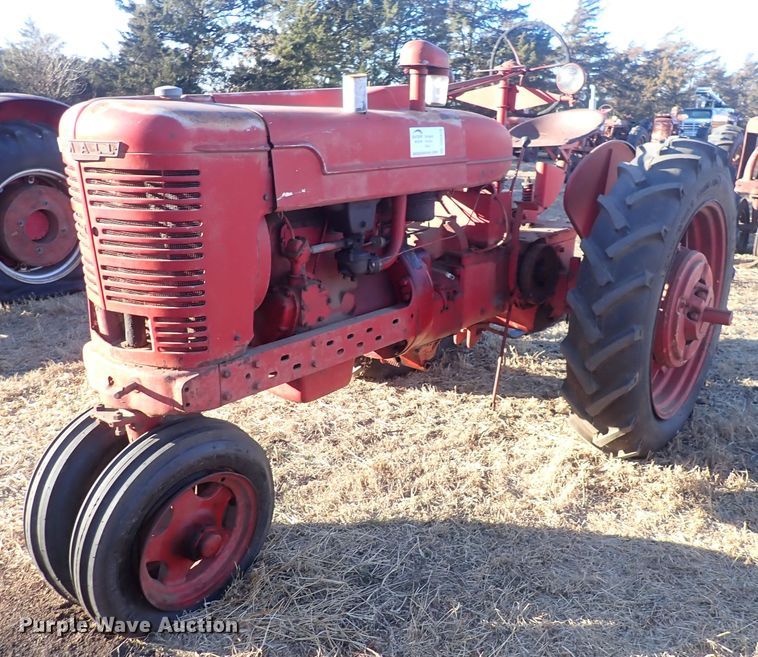 image for item DQ3873 1942 International Harvester Farmall M  tractor