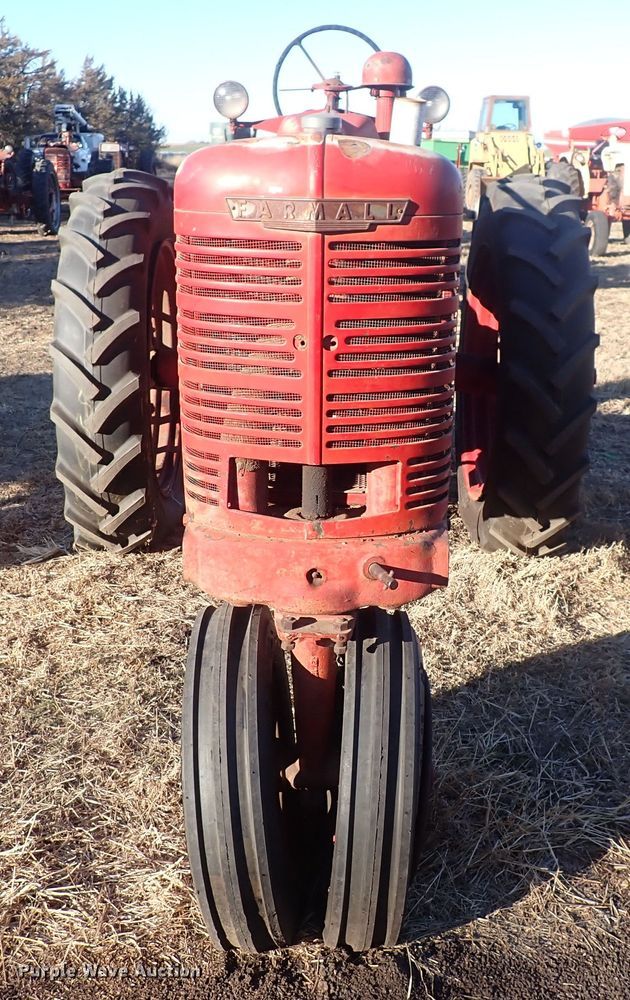 image for item DQ3873 1942 International Harvester Farmall M  tractor