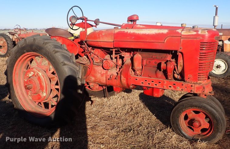 image for item DQ3873 1942 International Harvester Farmall M  tractor