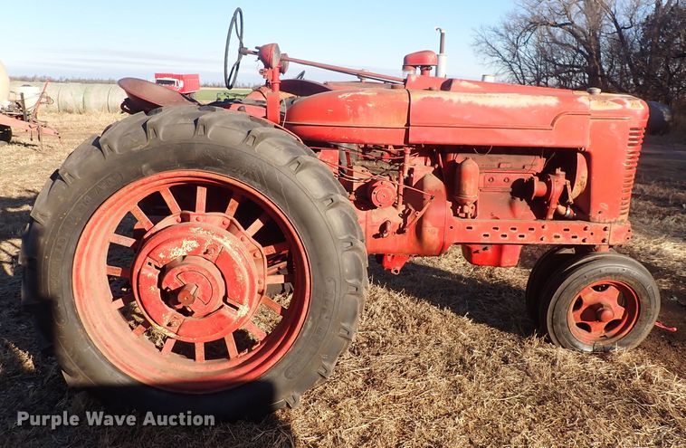 image for item DQ3873 1942 International Harvester Farmall M  tractor