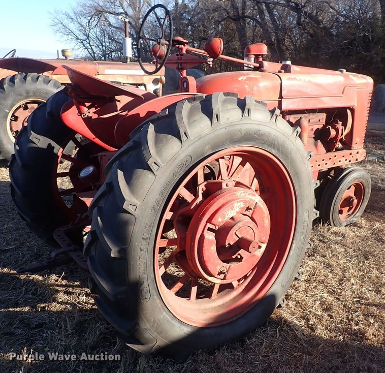 image for item DQ3873 1942 International Harvester Farmall M  tractor