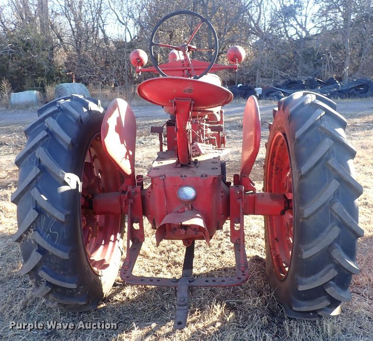 image for item DQ3873 1942 International Harvester Farmall M  tractor