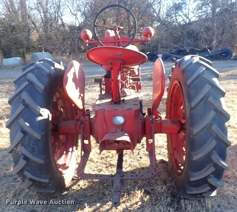 image for item DQ3873 1942 International Harvester Farmall M  tractor