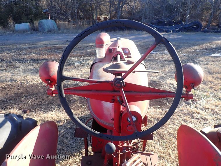 image for item DQ3873 1942 International Harvester Farmall M  tractor