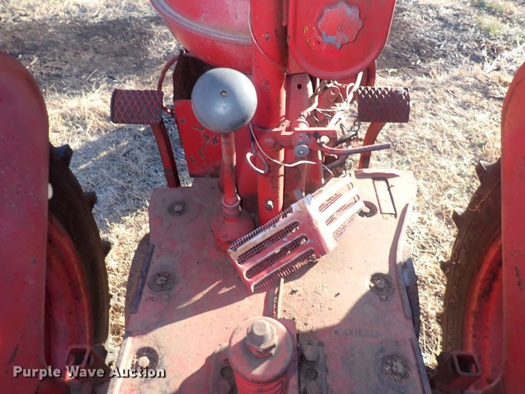 image for item DQ3873 1942 International Harvester Farmall M  tractor