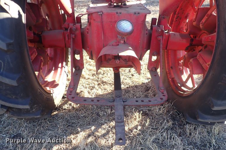 image for item DQ3873 1942 International Harvester Farmall M  tractor