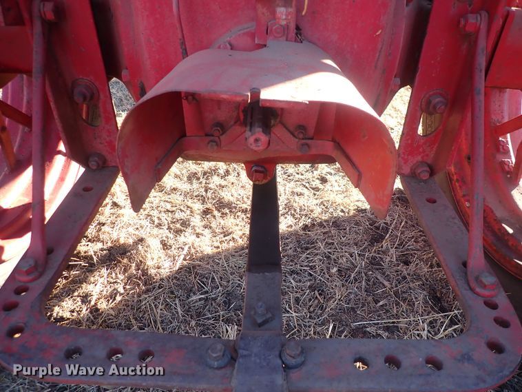 image for item DQ3873 1942 International Harvester Farmall M  tractor