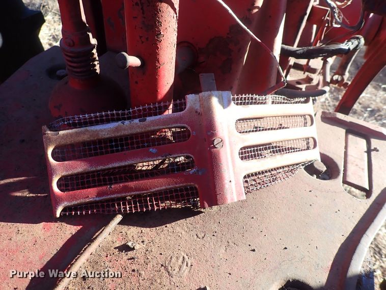 image for item DQ3873 1942 International Harvester Farmall M  tractor