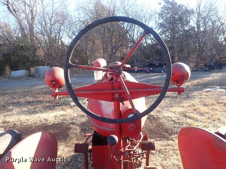 image for item DQ3873 1942 International Harvester Farmall M  tractor