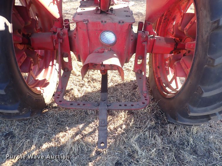 image for item DQ3873 1942 International Harvester Farmall M  tractor