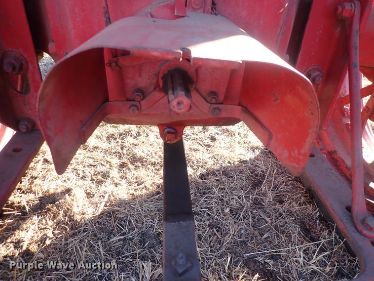 image for item DQ3873 1942 International Harvester Farmall M  tractor