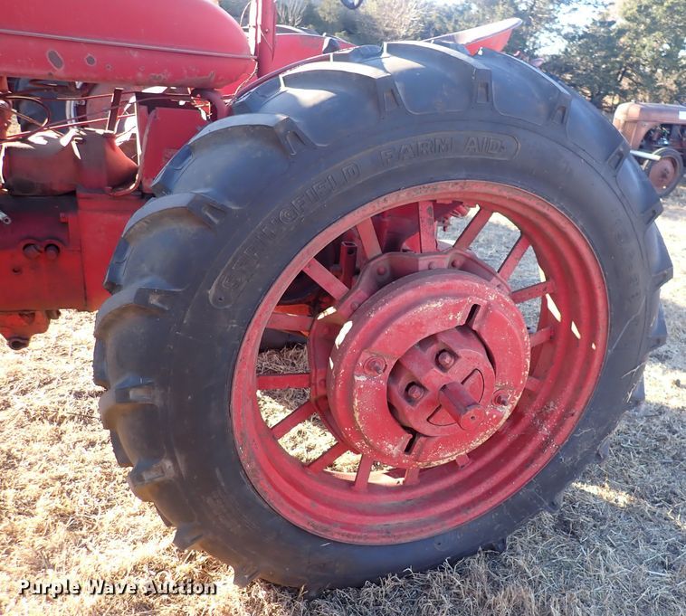 image for item DQ3873 1942 International Harvester Farmall M  tractor