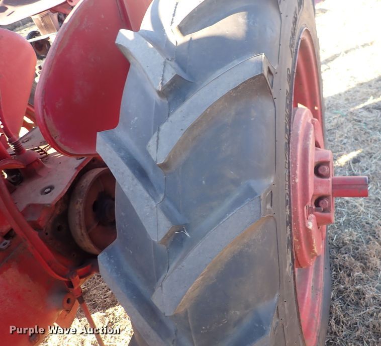 image for item DQ3873 1942 International Harvester Farmall M  tractor