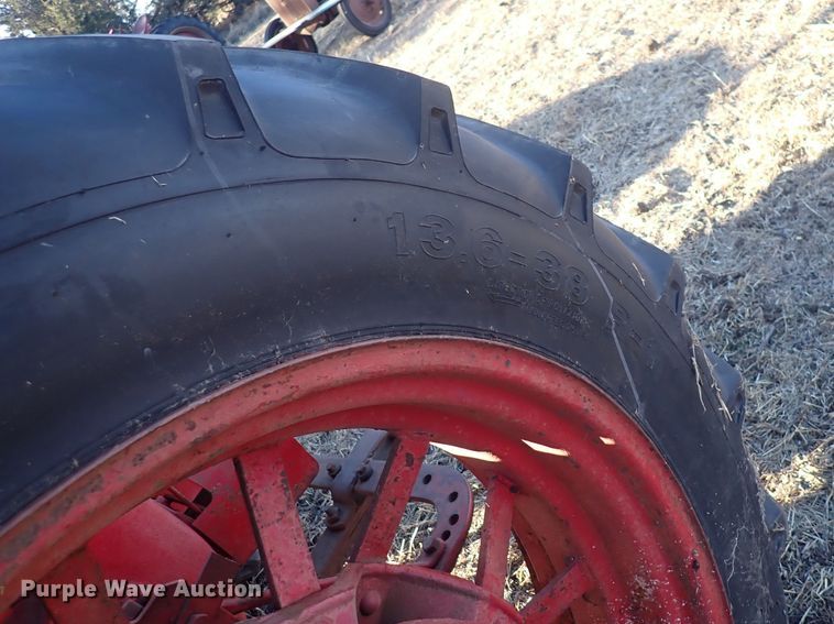 image for item DQ3873 1942 International Harvester Farmall M  tractor