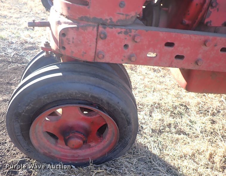 image for item DQ3873 1942 International Harvester Farmall M  tractor