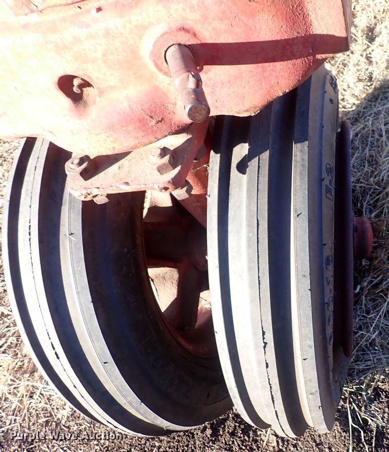 image for item DQ3873 1942 International Harvester Farmall M  tractor