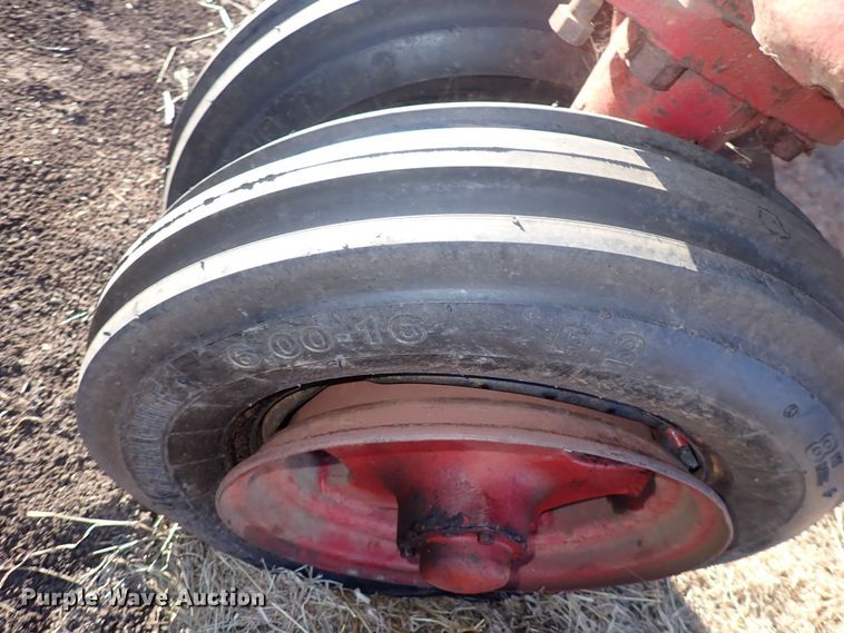 image for item DQ3873 1942 International Harvester Farmall M  tractor