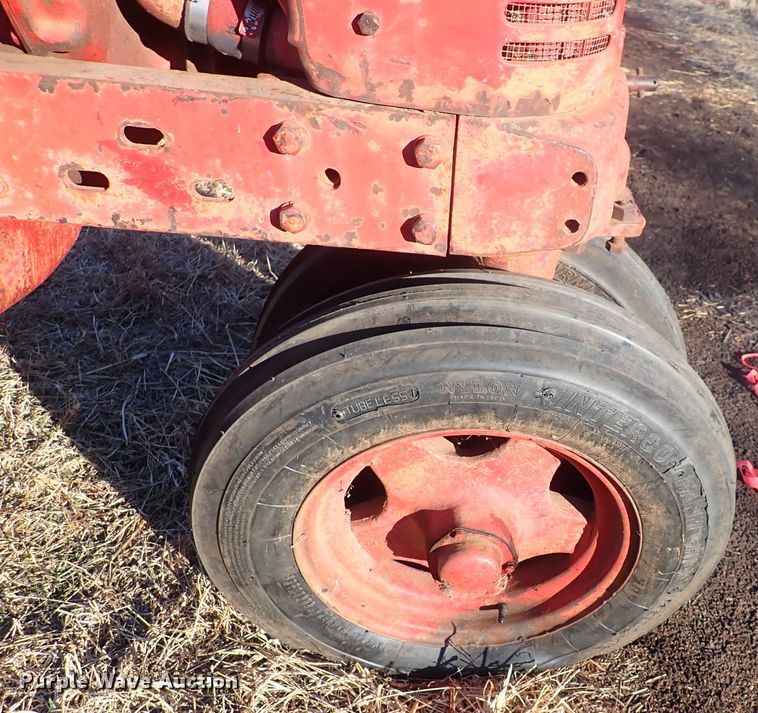 image for item DQ3873 1942 International Harvester Farmall M  tractor