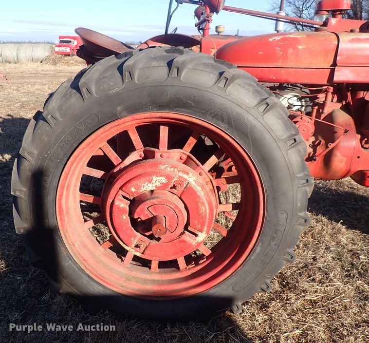 image for item DQ3873 1942 International Harvester Farmall M  tractor