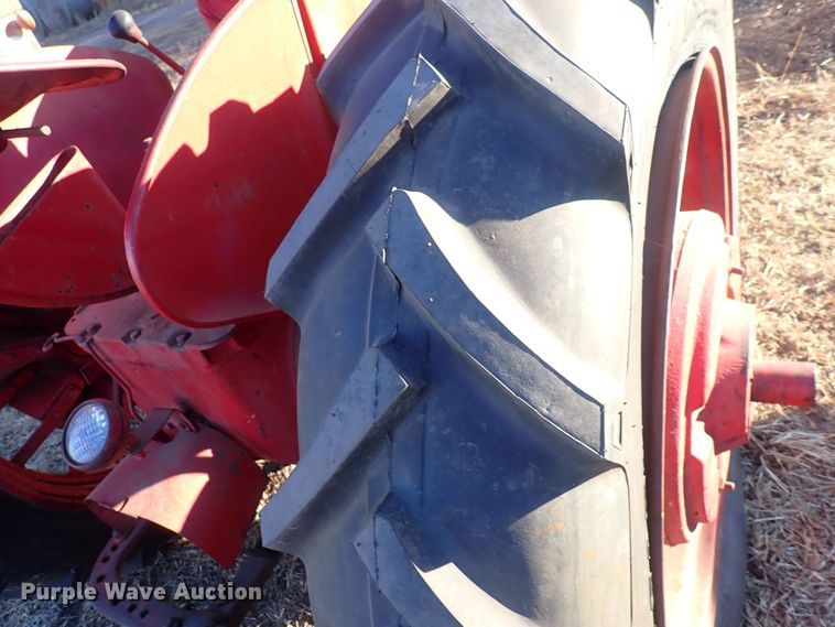 image for item DQ3873 1942 International Harvester Farmall M  tractor