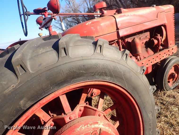 image for item DQ3873 1942 International Harvester Farmall M  tractor