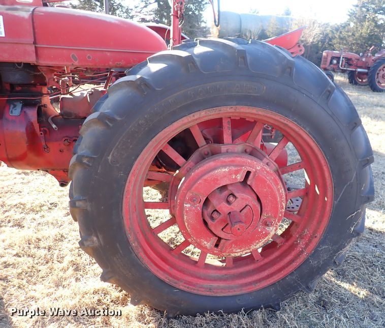 image for item DQ3873 1942 International Harvester Farmall M  tractor
