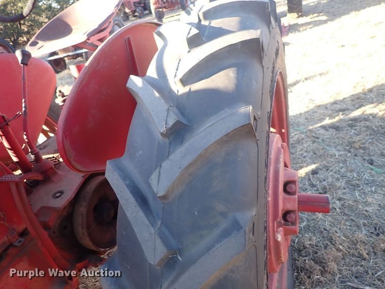 image for item DQ3873 1942 International Harvester Farmall M  tractor