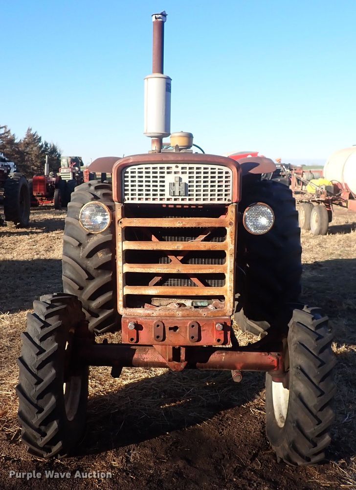 image for item DQ3874 1958 International 560  tractor