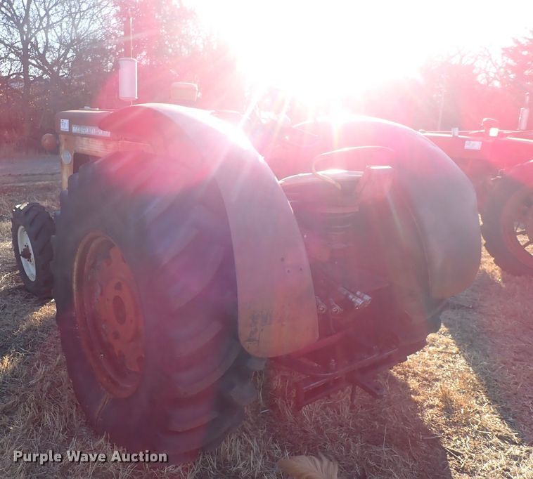 image for item DQ3874 1958 International 560  tractor