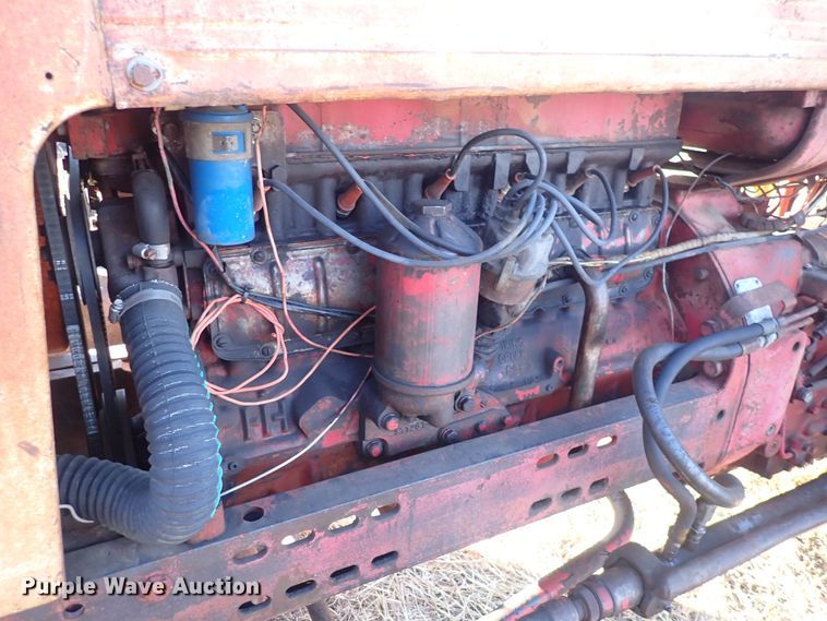 image for item DQ3874 1958 International 560  tractor